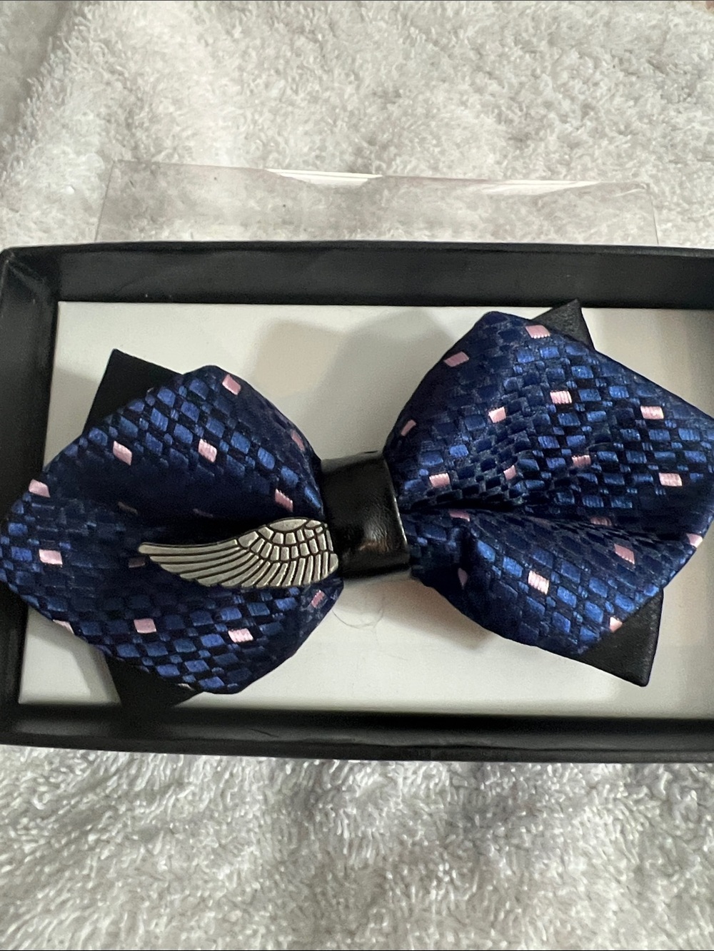 Tytus Ties ”Navy Blue Bow Tie with Pink Accents and Silver Wing